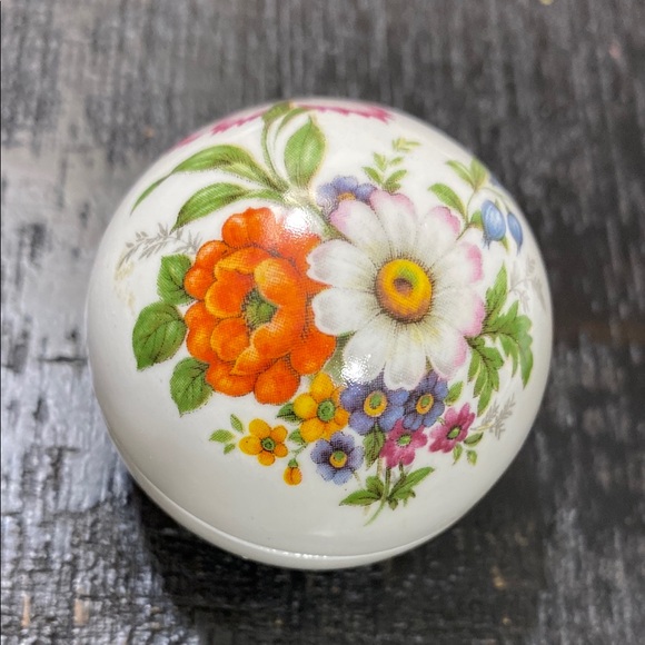 Royal Staffordshire Other - Vintage Royal Staffordshire Bone China Floral Porcelain Trinket Box!